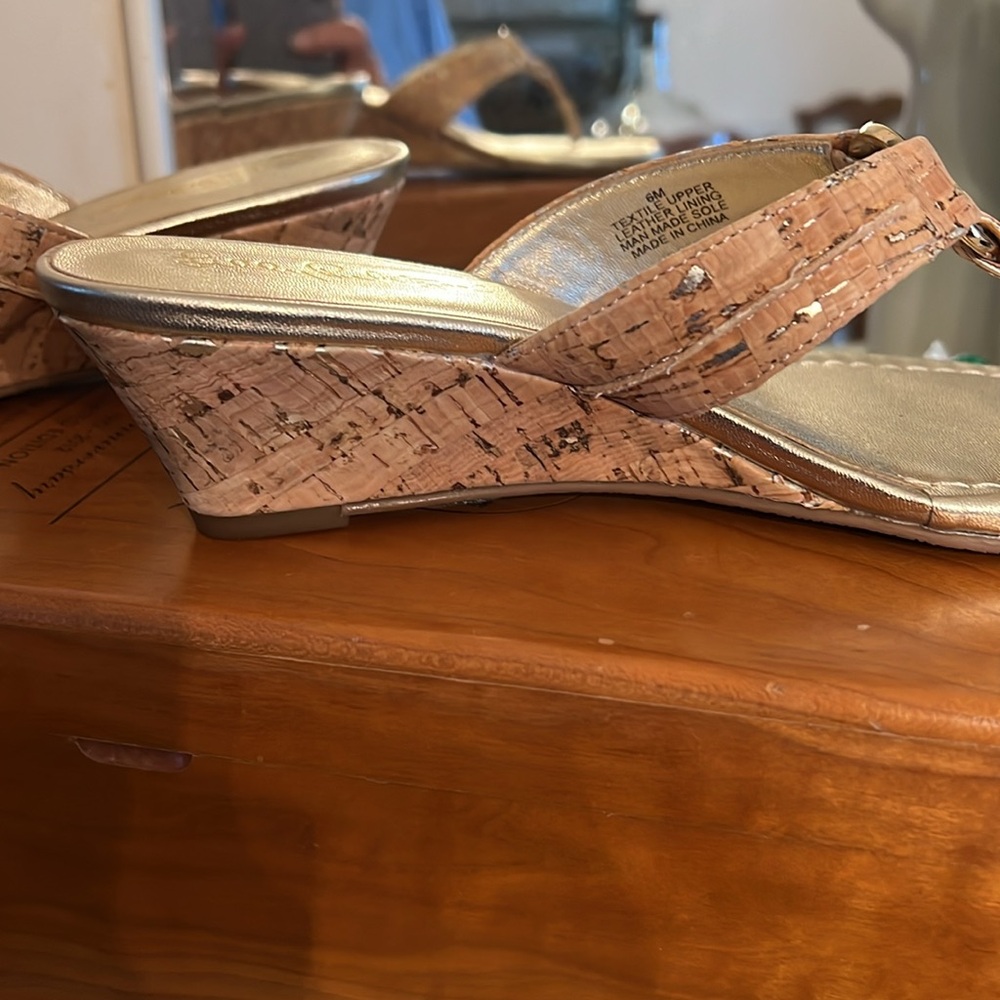 Lilly Pulitzer Cork/leather wedge Thong Sandal EEEUC - Picture 3 of 7